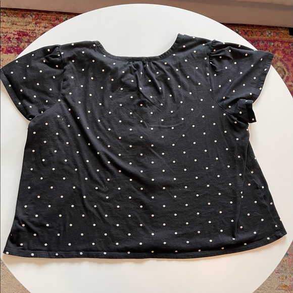 Old Navy Short Sleeve V-Neck Flutter Sleeve Top in Black with White Polka Dots - Picture 5 of 5